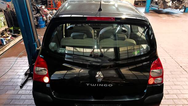 Foto: HECKKLAPPE/ HECKDECKEL eines Renault Twingo 1.2 16V Si