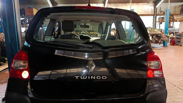 Foto: HECKKLAPPE/ HECKDECKEL eines Renault Twingo 1.2 16V Si
