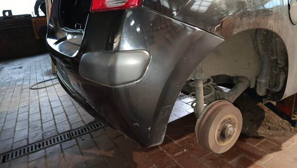 Foto: STOSSFÄNGER/ STOßSTANGE HINTEN eines Renault Twingo 1.2 16V Si