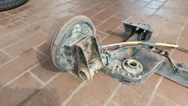 Foto: HINTERACHSE eines Renault Twingo 1.2 16V Si