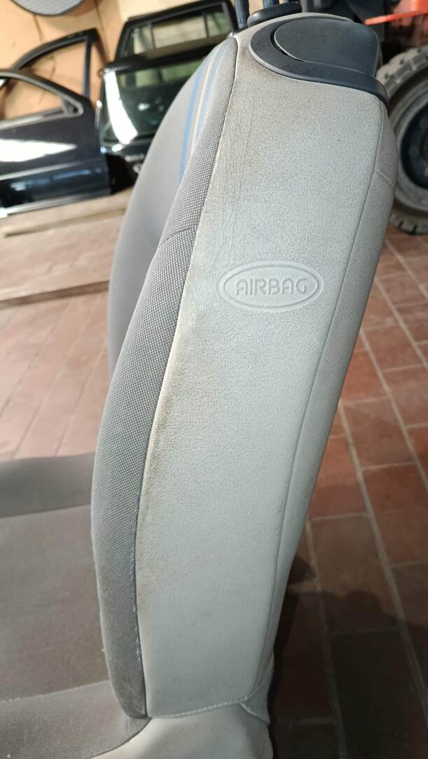 Foto: FAHRERSITZ/ SITZ VORN LINKS eines Renault Twingo 1.2 16V Si