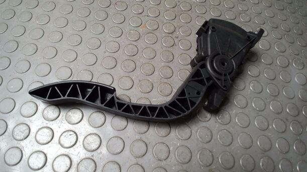 Foto: GASPEDAL eines Renault Twingo 1.2 16V Si