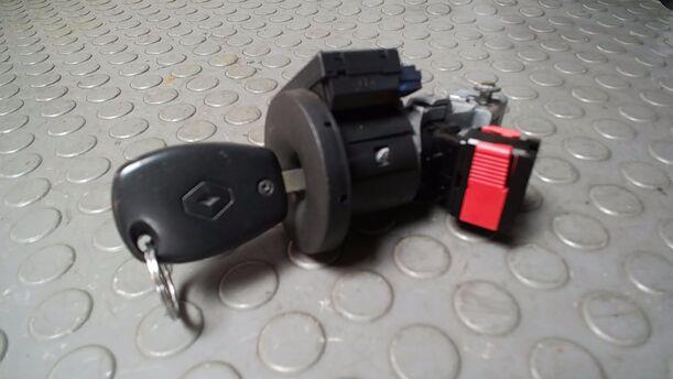 Foto: ZÜNDSCHLOSS/ SCHLIESSZYLINDER eines Renault Twingo 1.2 16V Si