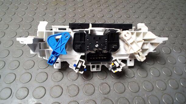 Foto: HEIZUNGSBETÄTIGUNG eines Renault Twingo 1.2 16V Si