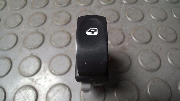 Foto: FENSTERHEBERSCHALTER eines Renault Twingo 1.2 16V Si