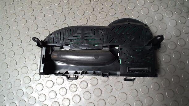 Foto: TACHOEINHEIT/ KOMBIINSTRUMENT eines Renault Twingo 1.2 16V Si