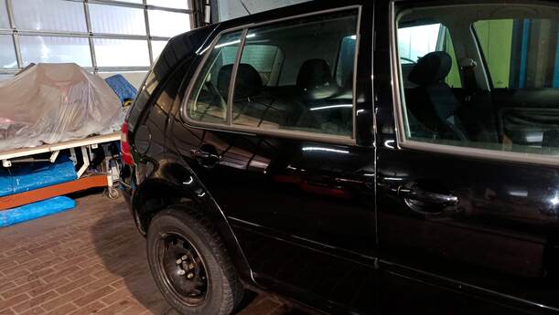 Foto: TÜR HINTEN RECHTS eines VW Golf 1.4 SX