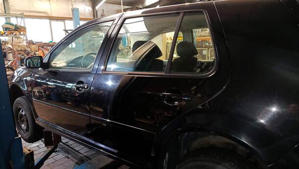 Foto: TÜR HINTEN LINKS eines VW Golf 1.4 SX
