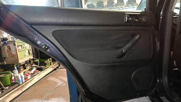Foto: TÜR HINTEN LINKS eines VW Golf 1.4 SX