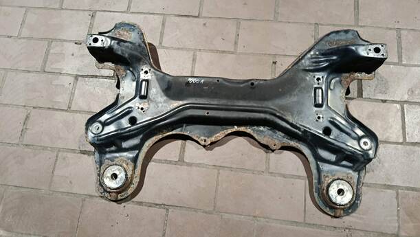 Foto: VORDERACHSE / VORDERACHSTRÄGER eines VW Golf 1.4 SX