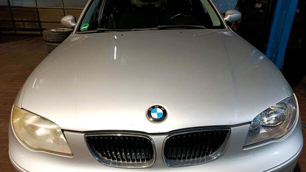 Foto: MOTORHAUBE eines BMW 116i