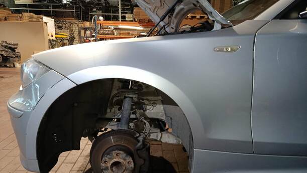 Foto: KOTFLÜGEL LINKS ( ZUBEHÖR ) eines BMW 116i