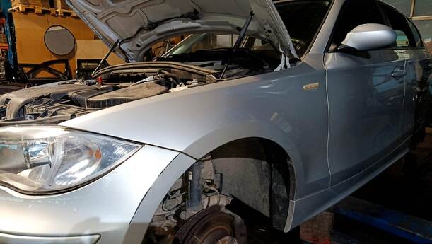 Foto: KOTFLÜGEL LINKS ( ZUBEHÖR ) eines BMW 116i