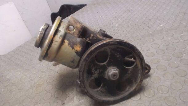 Foto: SERVOPUMPE eines Toyota Carina II XL