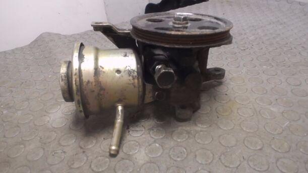 Foto: SERVOPUMPE eines Toyota Carina II XL