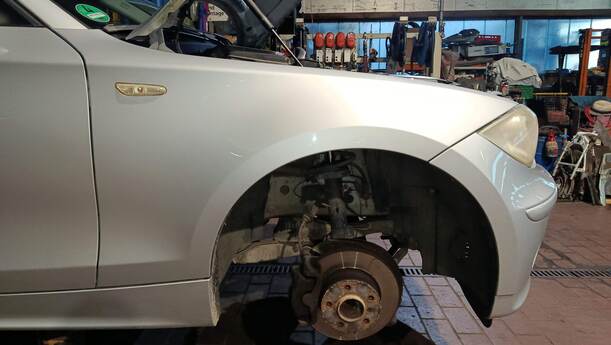 Foto: KOTFLÜGEL RECHTS eines BMW 116i