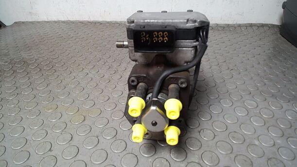 Foto: DIESELEINSPRITZPUMPE eines Ford Mondeo 2.0 Turnier TDDI