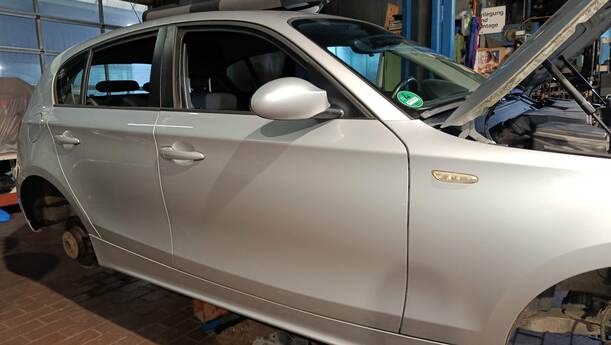 Foto: TÜR VORNE RECHTS ( 4/5 TÜRER ) eines BMW 116i