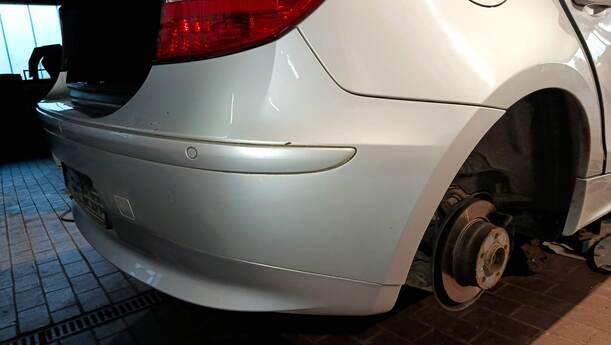 Foto: STOSSFÄNGER / STOßSTANGE HINTEN eines BMW 116i
