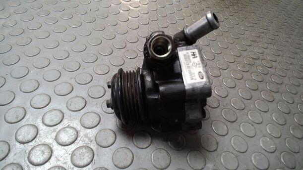 Foto: PUMPE SERVOLENKUNG/ SERVOPUMPE eines Ford Mondeo 2.0 Turnier TDDI