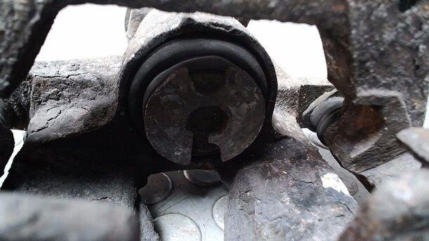 Foto: BREMSSATTEL HINTEN LINKS eines Ford Mondeo 2.0 Turnier TDDI