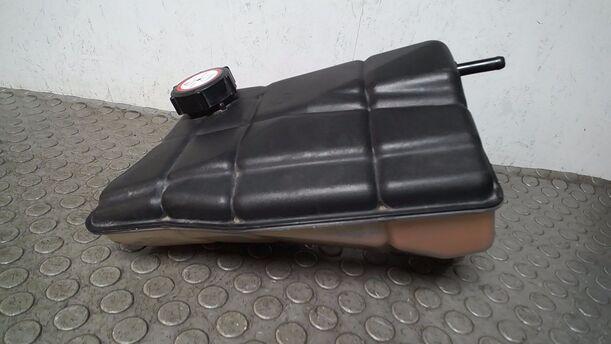 Foto: AUSGLEICHSBEHÄLTER eines Ford Mondeo 2.0 Turnier TDDI