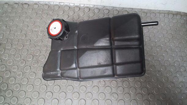 Foto: AUSGLEICHSBEHÄLTER eines Ford Mondeo 2.0 Turnier TDDI