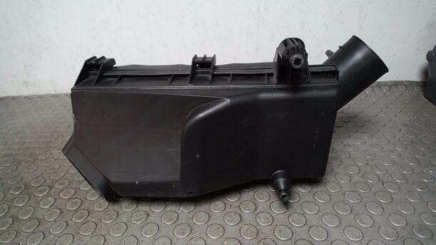 Foto: LUFTFILTERKASTEN eines Ford Mondeo 2.0 Turnier TDDI