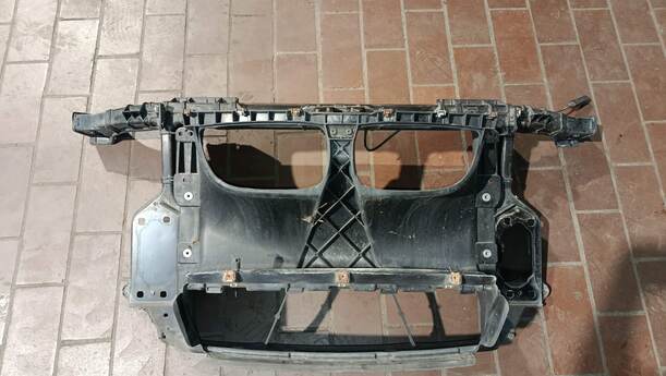Foto: FRONTBLECH / SCHLOSSTRÄGER eines BMW 116i
