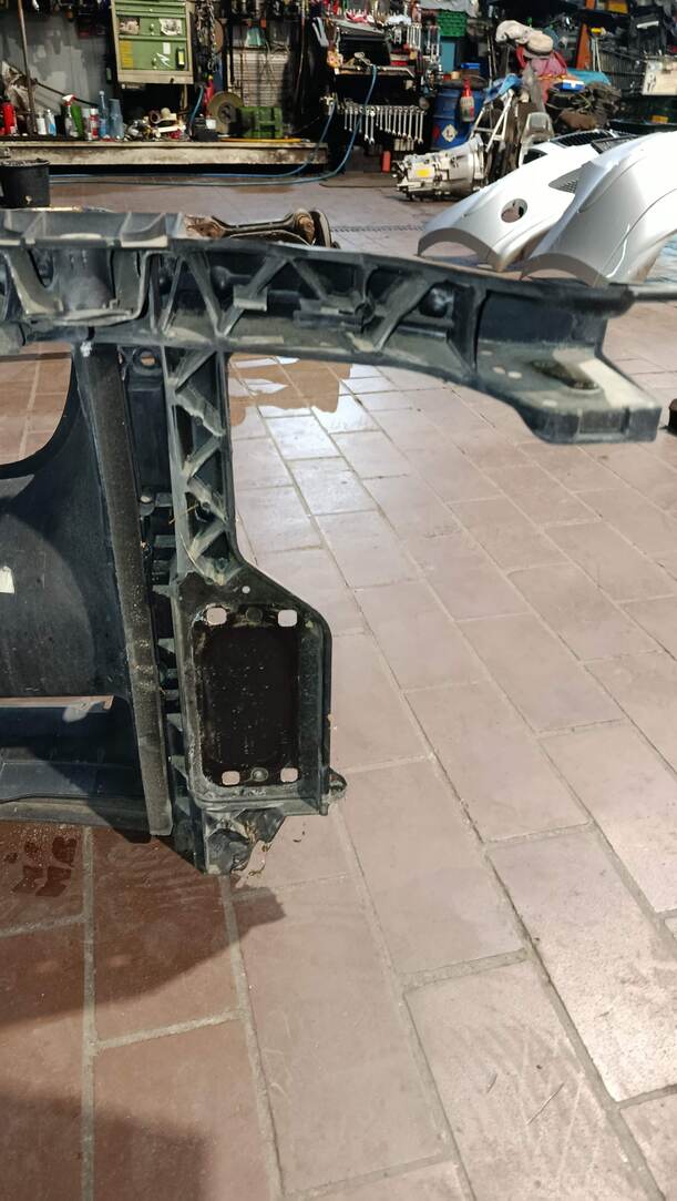 Foto: FRONTBLECH / SCHLOSSTRÄGER eines BMW 116i