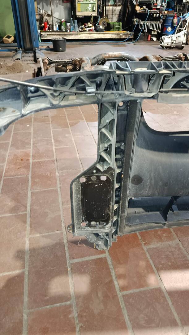 Foto: FRONTBLECH / SCHLOSSTRÄGER eines BMW 116i