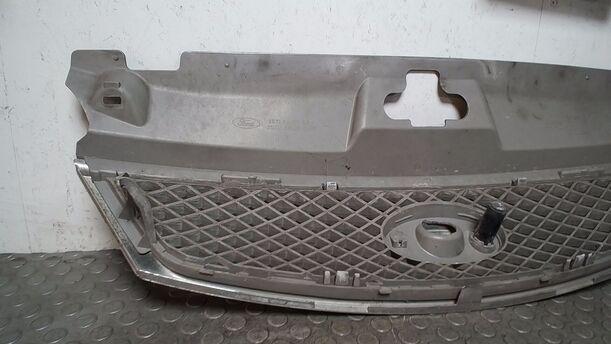 Foto: KÜHLERGRILL eines Ford Mondeo 2.0 Turnier TDDI