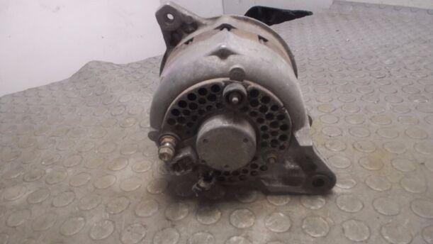 Foto: LICHTMASCHINE eines Toyota Starlet P6