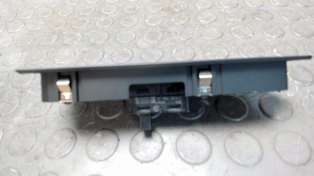 Foto: FENSTERHEBERSCHALTER eines BMW 116i CLX
