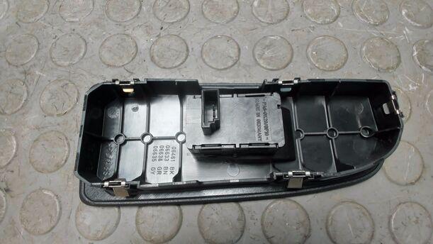 Foto: FENSTERHEBERSCHALTER eines BMW 116i CLX