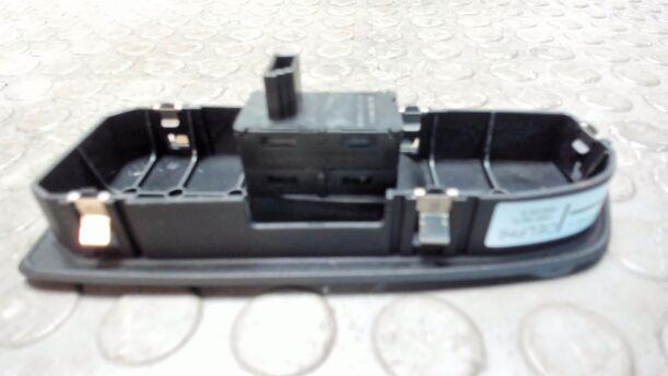 Foto: FENSTERHEBERSCHALTER eines BMW 116i CLX