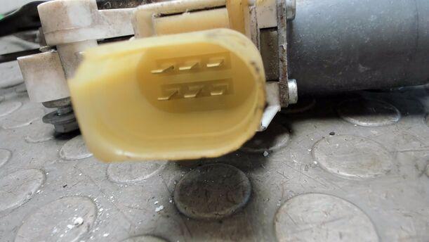 Foto: FENSTERHEBER VORNE LINKS ELEKTRISCH eines BMW 116i CLX