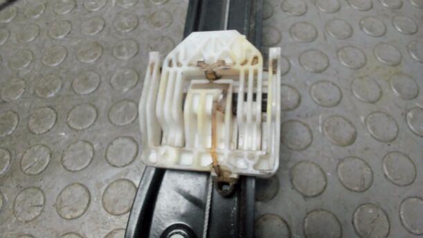 Foto: FENSTERHEBER VORNE LINKS ELEKTRISCH eines BMW 116i CLX