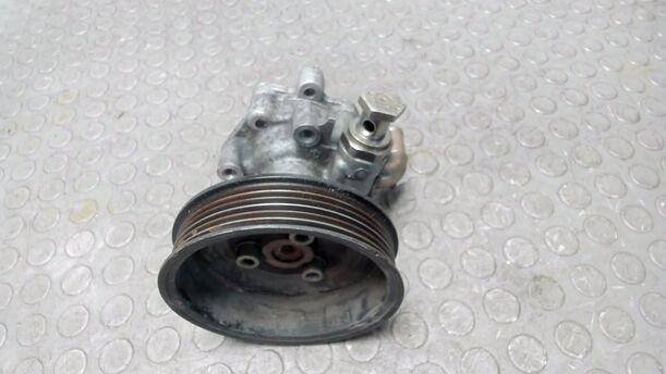 Foto: SERVOPUMPE / LENKGETRIEBEPUMPE eines VW Golf 1.4 CLX