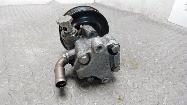 Foto: SERVOPUMPE / LENKGETRIEBEPUMPE eines VW Golf 1.4 CLX
