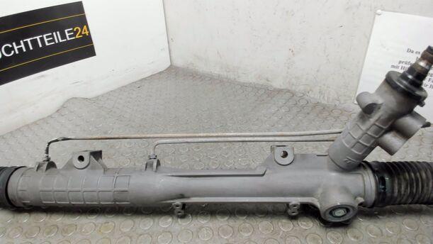 Foto: SERVOLENKUNG / LENKGETRIEBE eines BMW 116i CLX
