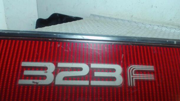 Foto: HECKLEUCHTENBAND eines Mazda 323 F 1.6i DX (DLX)