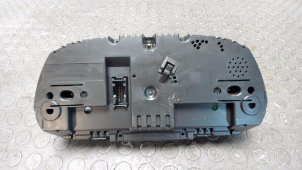 Foto: KOMBIINSTRUMENT / TACHOEINHEIT eines BMW 116i CLX
