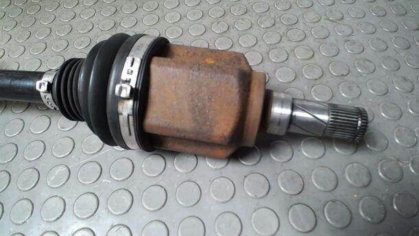 Foto: ANTRIEBSWELLE LINKS ( AUTOMATIK ) eines Opel Zafira 2.2 Automatik CLX