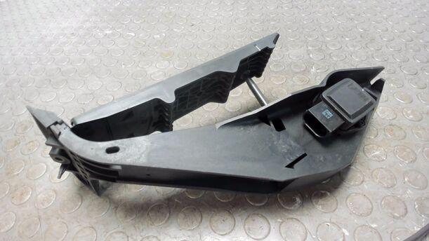 Foto: GASPEDAL ( BENZIN / SCHALTGETRIEBE ) eines BMW 116i SX