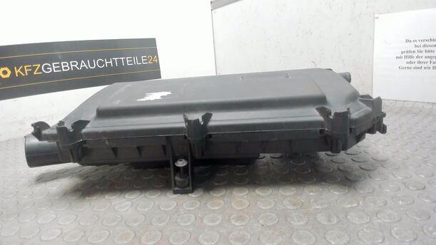 Foto: LUFTFILTERKASTEN eines VW Golf 1.4 SX