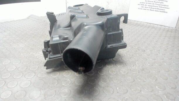 Foto: LUFTFILTERKASTEN eines VW Golf 1.4 SX