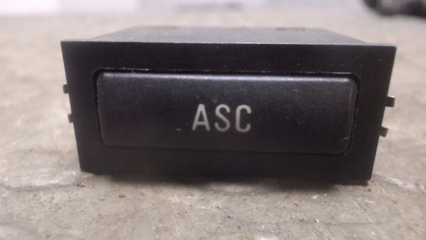 Foto: SCHALTER ASR ABSCHALTUNG eines BMW 320 Cd