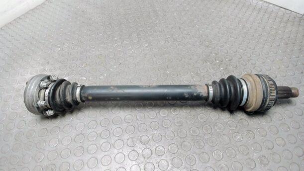 Foto: ANTRIEBSWELLE HINTEN LINKS eines BMW 116i