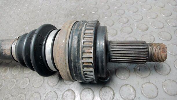 Foto: ANTRIEBSWELLE HINTEN LINKS eines BMW 116i